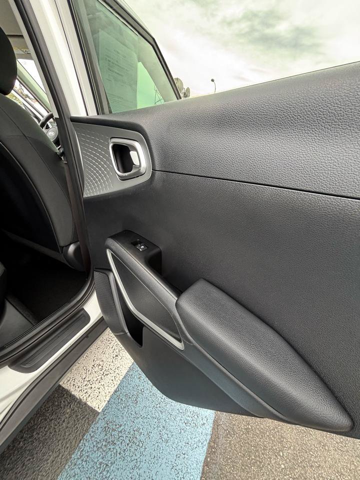 Used 2020 Kia Soul LX FWD image 23