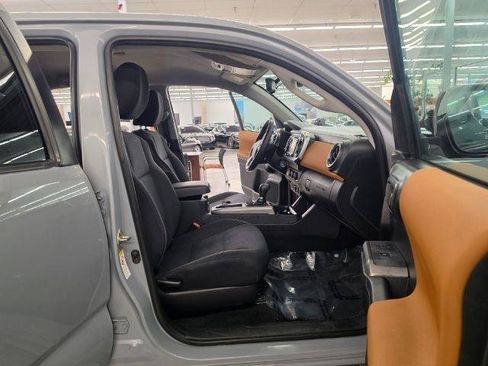 Used 2019 Toyota Tacoma SR5 RWD image 9