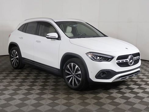 Used 2023 Mercedes-Benz GLA 250 4MATIC w/ Premium Package image 2