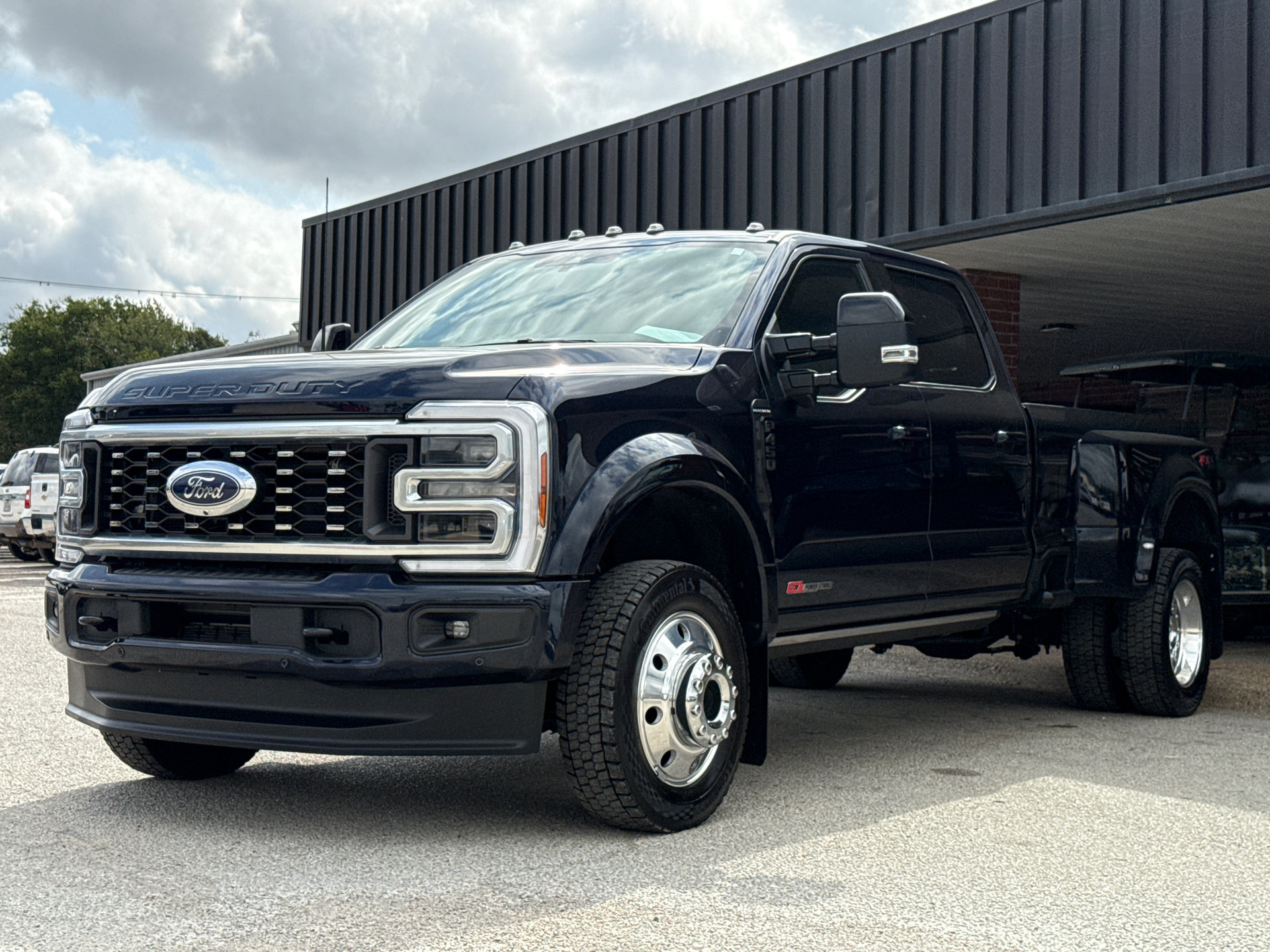 Used 2025 Ford F450 Platinum w/ FX4 Off-Road Package AWD/4WD image 3