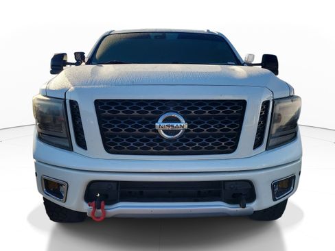 Used 2018 Nissan Titan PRO-4X w/ Pro-4x Convenience Package image 2