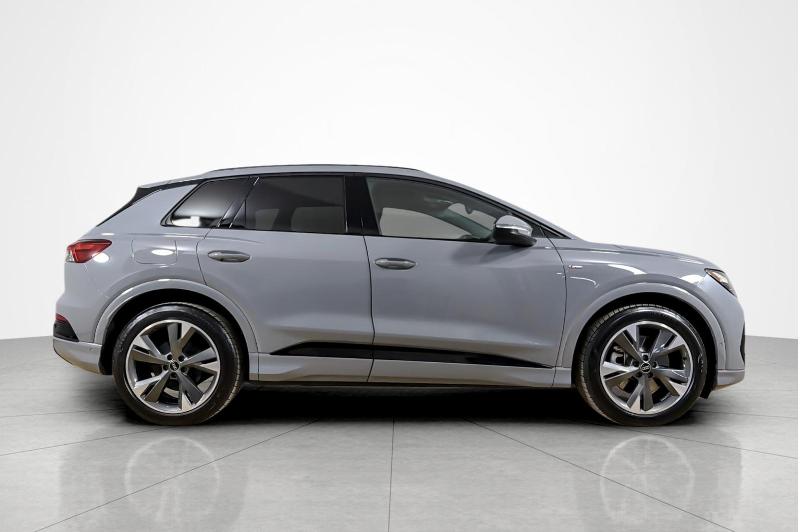 Certified 2024 Audi Q4 e-tron Premium Plus w/ Premium Plus AWD/4WD image 6