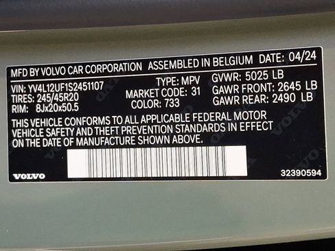 Used 2025 Volvo XC40 B5 Ultra w/ Climate Package image 27