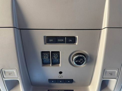 Used 2017 GMC Yukon XL Denali w/ Open Road Package image 28