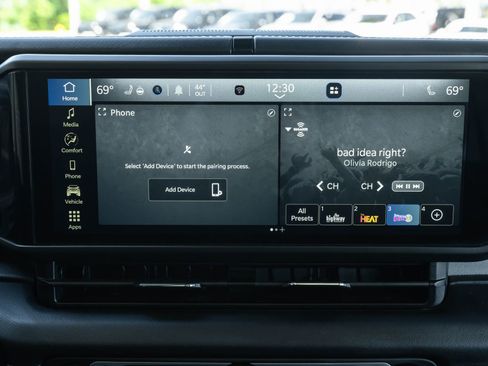 Used 2024 Jeep Wrangler Sahara image 12