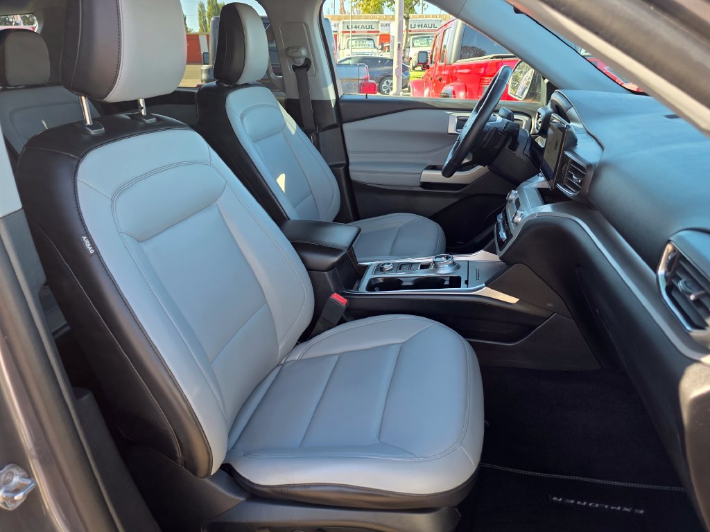 Used 2021 Ford Explorer XLT w/ Equipment Group 202A AWD/4WD image 26
