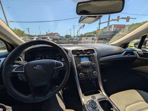 Used 2020 Ford Fusion S FWD image 21
