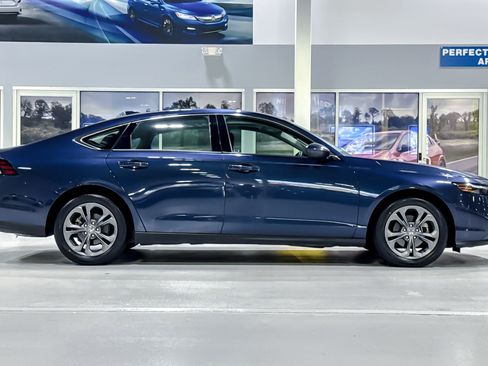 Used 2023 Honda Accord EX image 8