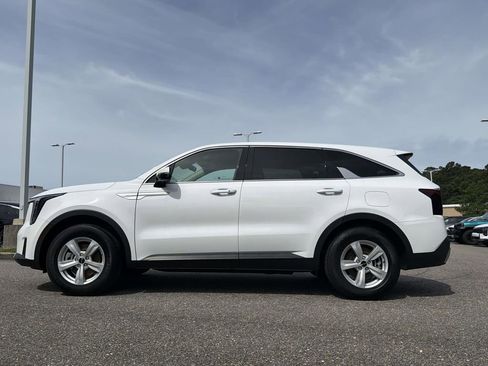 Used 2024 Kia Sorento LX FWD image 31