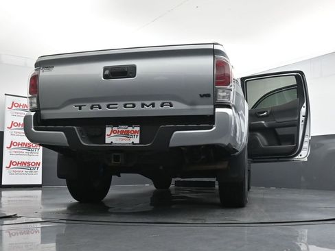 Used 2023 Toyota Tacoma TRD Sport AWD/4WD image 39
