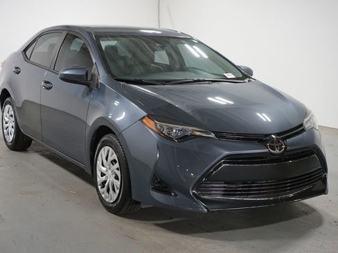 Used 2018 Toyota Corolla LE FWD image 3