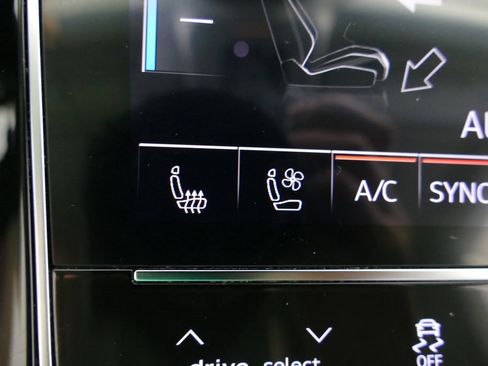 Used 2024 Audi Q8 Prestige AWD/4WD image 19