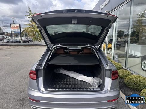 Used 2022 Audi Q8 Premium Plus w/ Premium Plus Package image 6