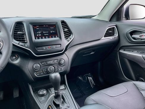 Used 2021 Jeep Cherokee Latitude Lux w/ Sun & Sound Group AWD/4WD image 23