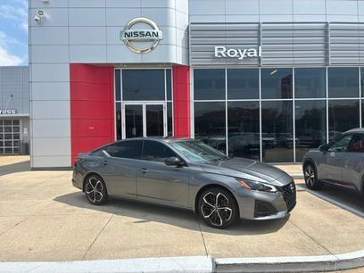 Used 2023 Nissan Altima 2.5 SR w/ SR Premium Package