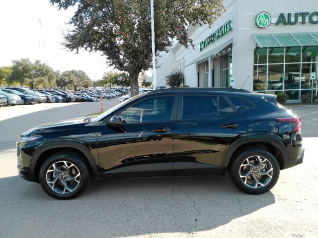 Used 2026 Chevrolet Trax LT w/ Sunroof Package FWD image 12