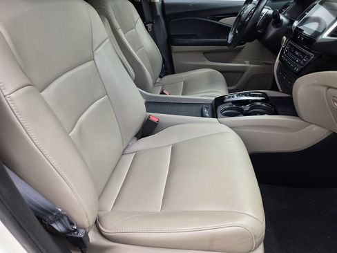 Used 2017 Honda Pilot Touring image 11