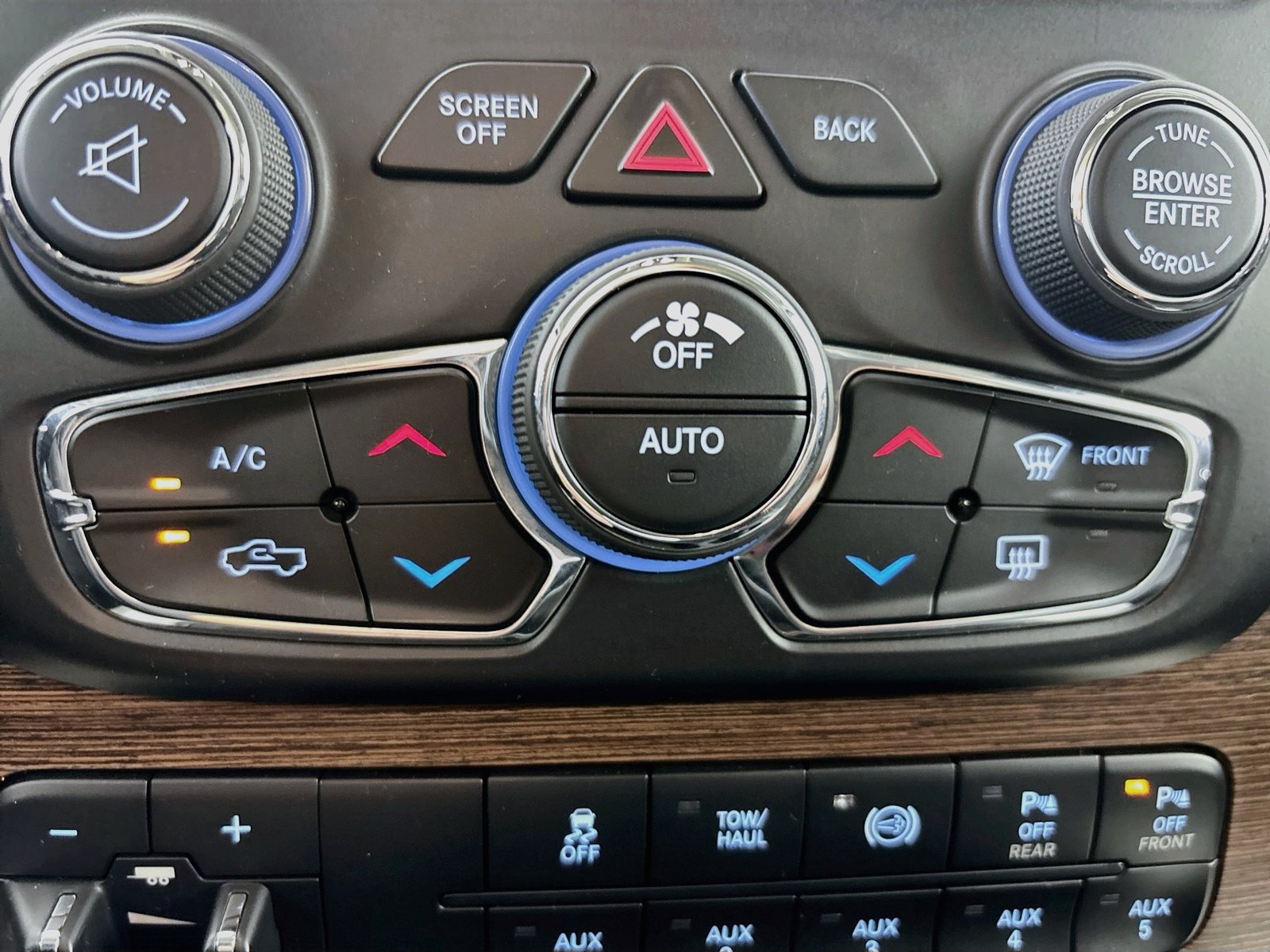 Used 2017 RAM 2500 Laramie w/ Sport Appearance Group AWD/4WD image 16