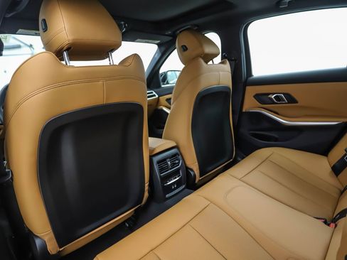 Used 2025 BMW 330i xDrive Sedan w/ Premium Package image 19