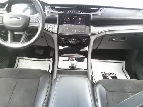 Used 2023 Jeep Grand Cherokee Altitude AWD/4WD image 21