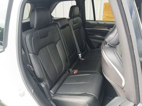 Used 2023 Jeep Grand Cherokee Overland w/ Adv Protech Group III AWD/4WD image 30
