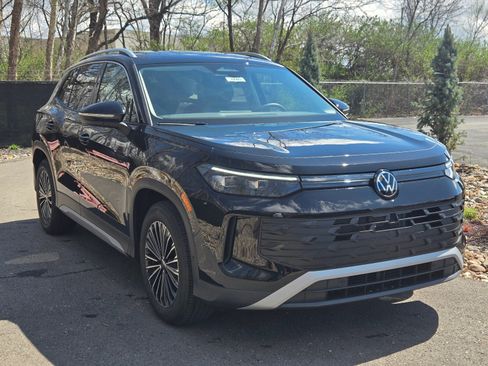 New 2026 Volkswagen Tiguan S FWD image 7