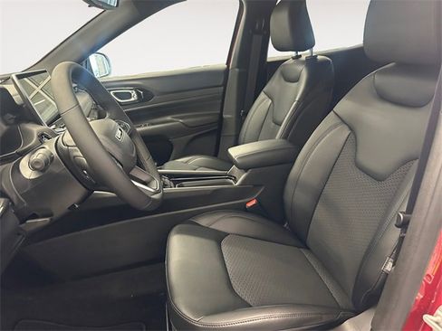 New 2026 Jeep Compass Latitude image 9