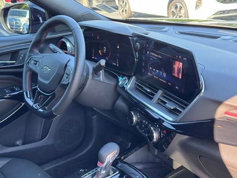 Used 2026 Chevrolet Trax RS w/ Sunroof Package FWD image 5