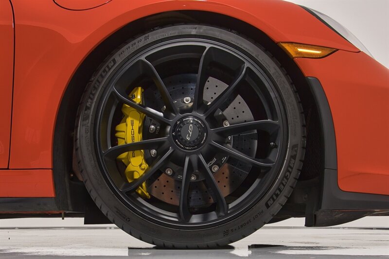 Used 2018 Porsche 911 GT3 w/ Sport Chrono Package RWD image 17