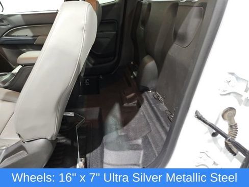 Used 2016 Chevrolet Colorado W/T AWD/4WD image 7