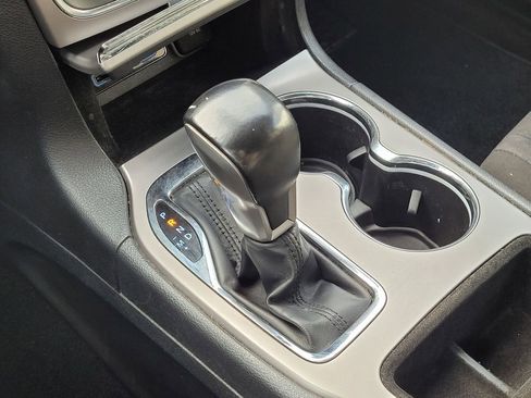 Used 2021 Jeep Grand Cherokee Laredo image 24