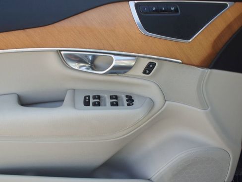 Used 2021 Volvo XC90 T6 Momentum w/ Advanced Package image 32