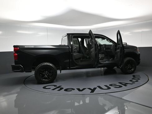 Used 2023 Chevrolet Silverado 1500 Custom Trail Boss w/ Midnight Edition AWD/4WD image 23