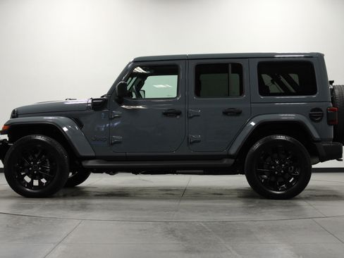 Used 2025 Jeep Wrangler Unlimited Sahara AWD/4WD image 7