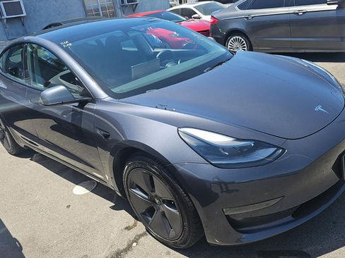 Used 2023 Tesla Model 3 Standard Range RWD image 1