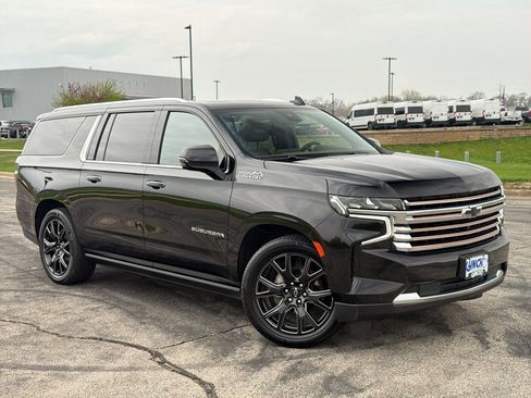 Used 2023 Chevrolet Suburban High Country AWD/4WD image 5