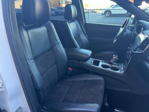 Used 2020 Jeep Grand Cherokee Altitude image 32