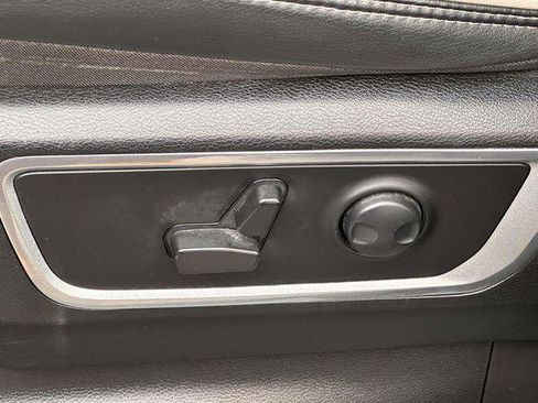 Used 2023 RAM 1500 Laramie AWD/4WD image 12