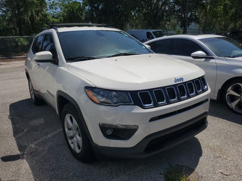 Used 2021 Jeep Compass Latitude FWD image 2