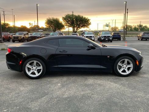 Used 2019 Chevrolet Camaro LT image 4