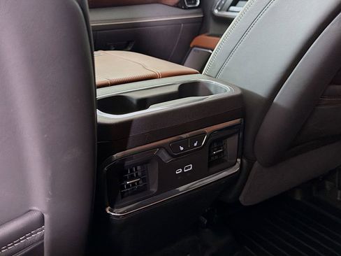 Used 2024 GMC Sierra 2500 Denali Ultimate AWD/4WD image 29