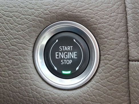 Used 2023 GMC Yukon XL Denali w/ Advanced Technology Package image 24