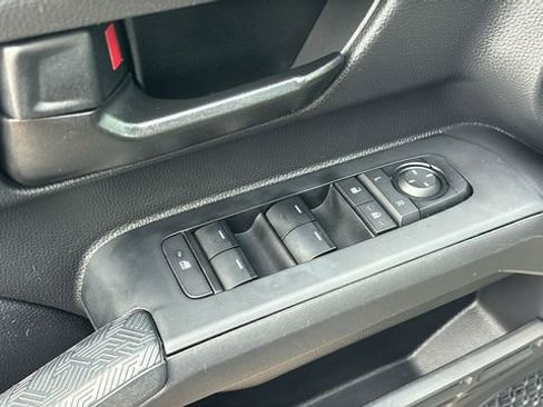 Used 2025 Toyota Tacoma SR5 AWD/4WD image 11