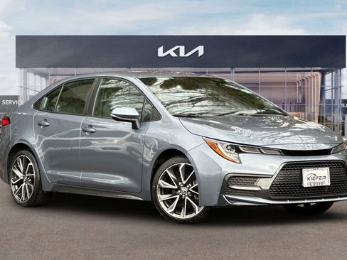 Used 2022 Toyota Corolla SE image 2