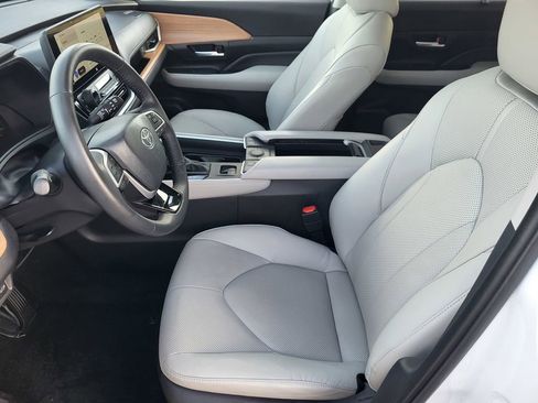 Used 2024 Toyota Grand Highlander Limited image 12