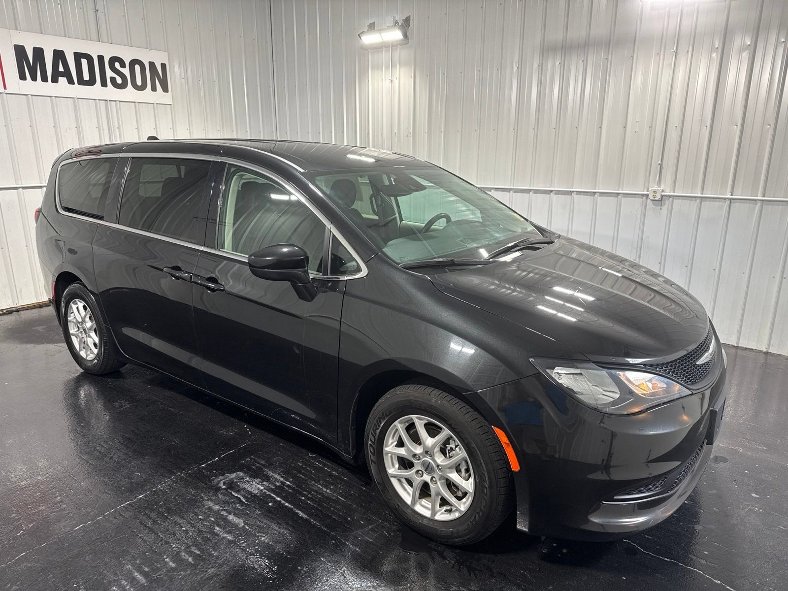 Used 2023 Chrysler Voyager LX FWD image 6