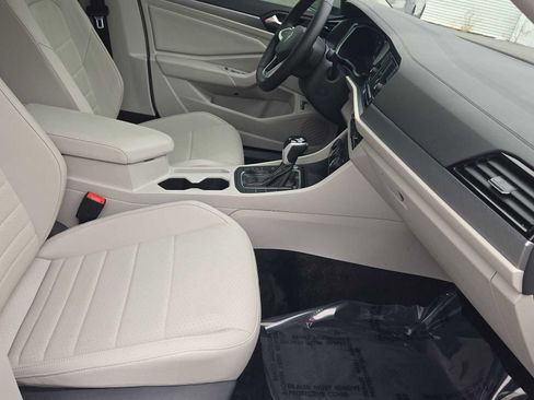 Used 2023 Volkswagen Jetta SE w/ Panoramic Sunroof Package image 22