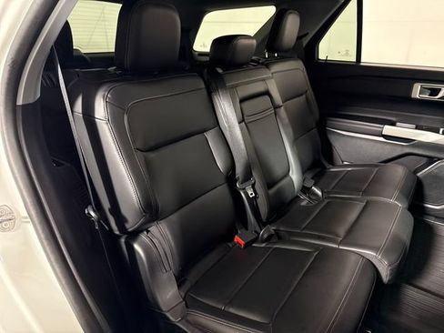 Used 2023 Ford Explorer XLT w/ Equipment Group 202A AWD/4WD image 15