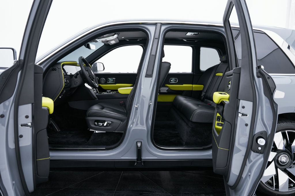 Used 2025 Rolls-Royce Cullinan AWD/4WD image 46