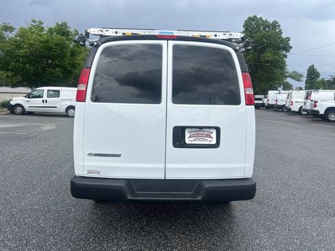Used 2017 Chevrolet Express 2500 RWD image 8